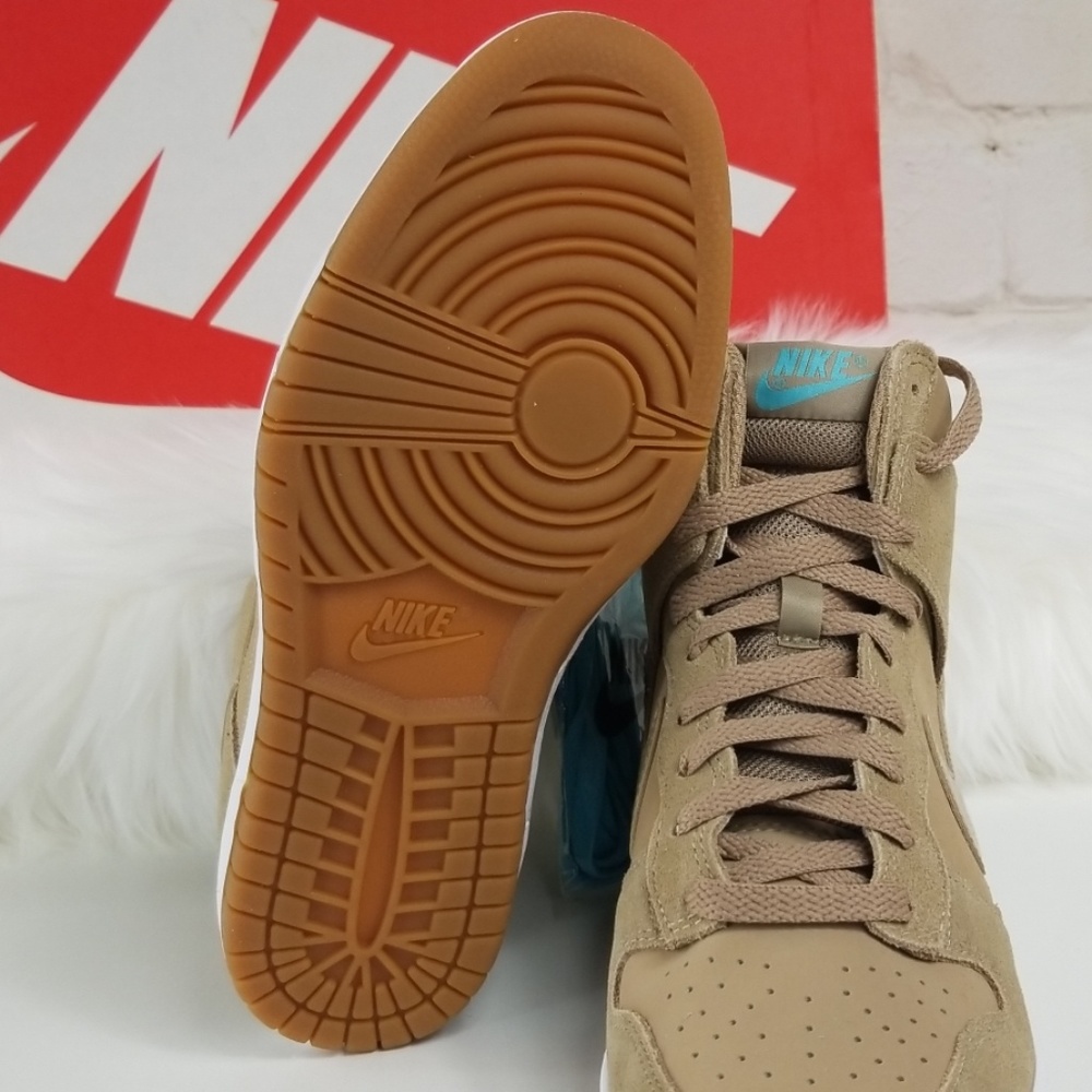 💥SOLD OUT💥Sky High Dunk Essential Womens Sizes - Picture 4 of 8